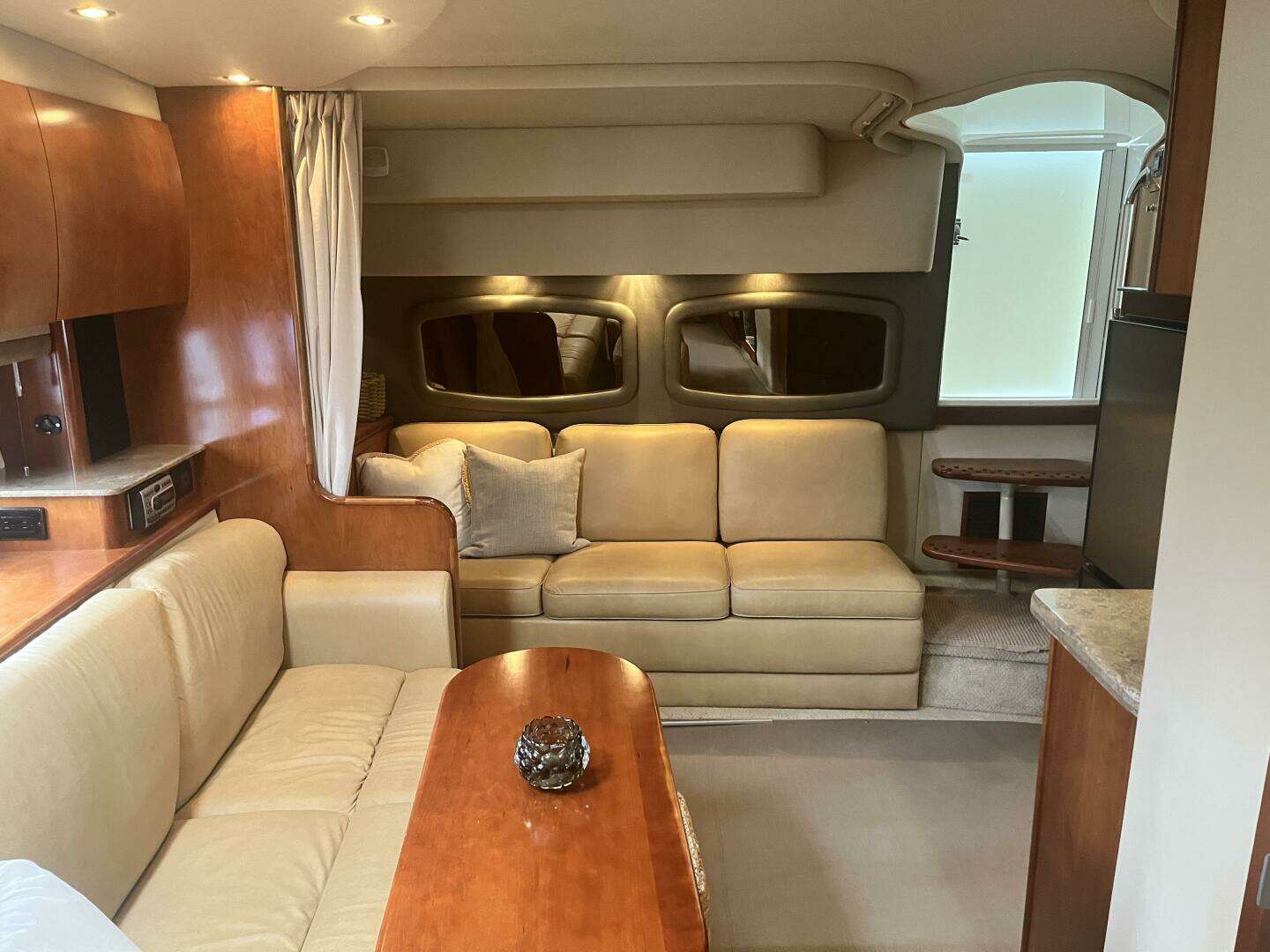 2008 Cruisers Yachts 390 Sport Coupe - Image 23