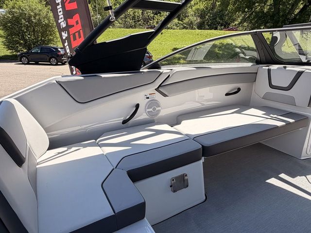 2026 Yamaha Boats AR220 - 8