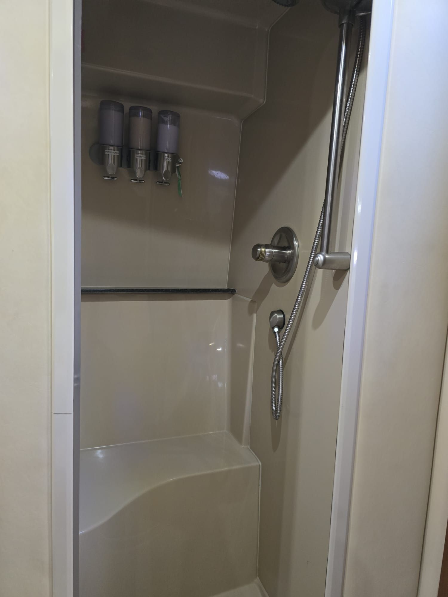 2005 Cruisers Yachts 440 Express - 25