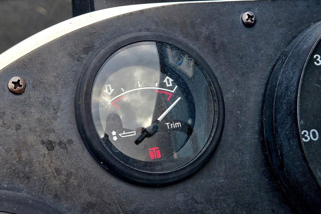 1996 Champion 181 SX boat trim gauge on dashboard, showing adjustment levels.