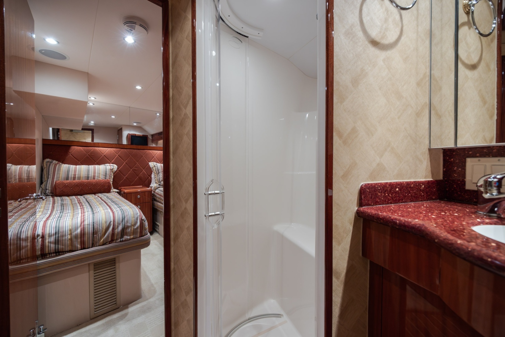 2008 Hatteras Motor Yacht - Image 65