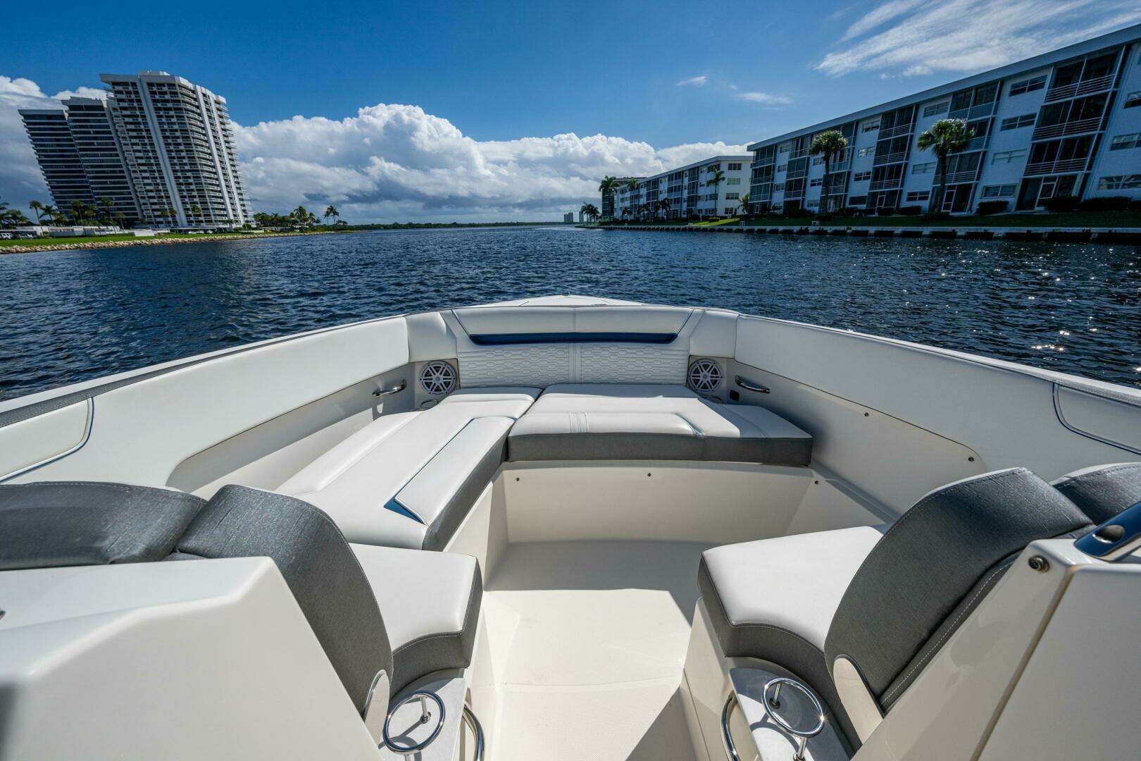 2021 Tiara Yachts 34 LX - Image 5