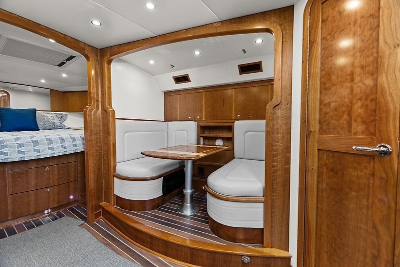 2024 Albemarle 41 Express - Image 38