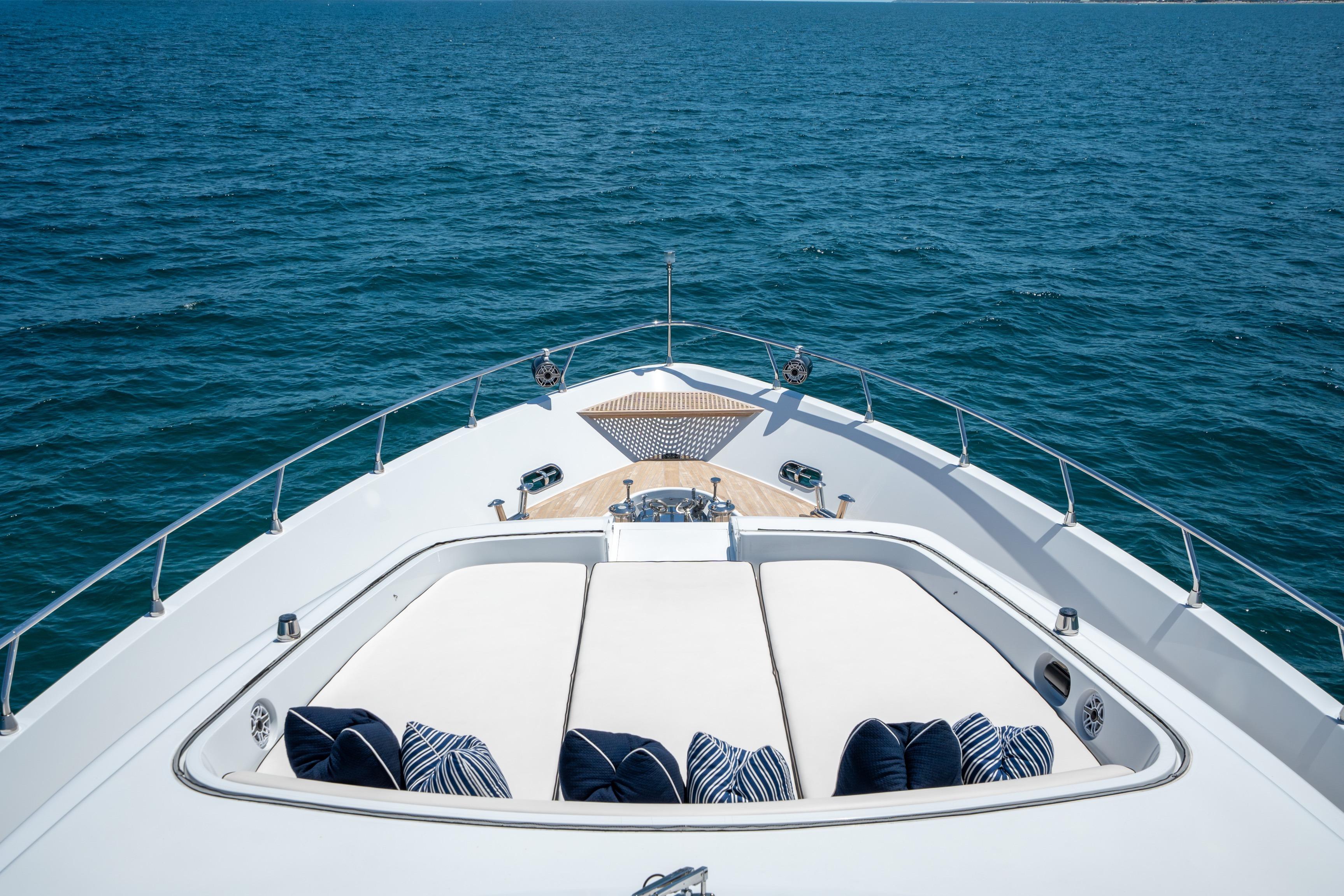 Luxurious Arno Leopard 31 yacht deck with cushions, cruising on open sea, 2008 model.