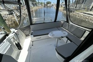 Jeanneau NC 895 2021, interior view with seating area and table.