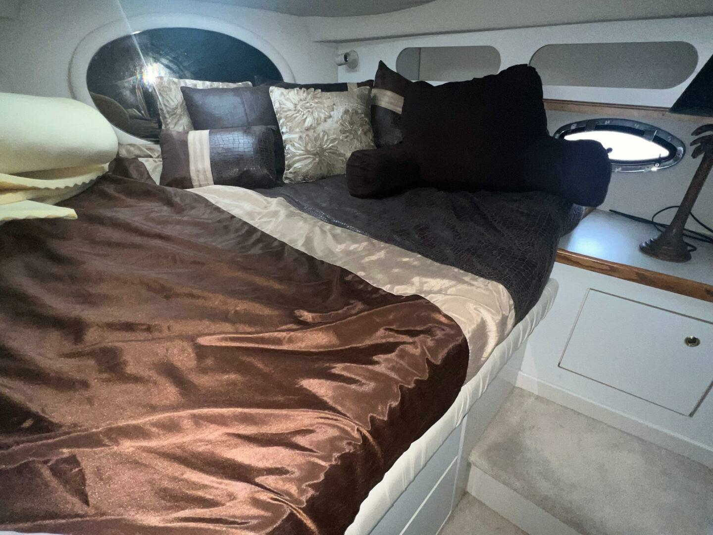1997 Cruisers Yachts 3575 - Image 21