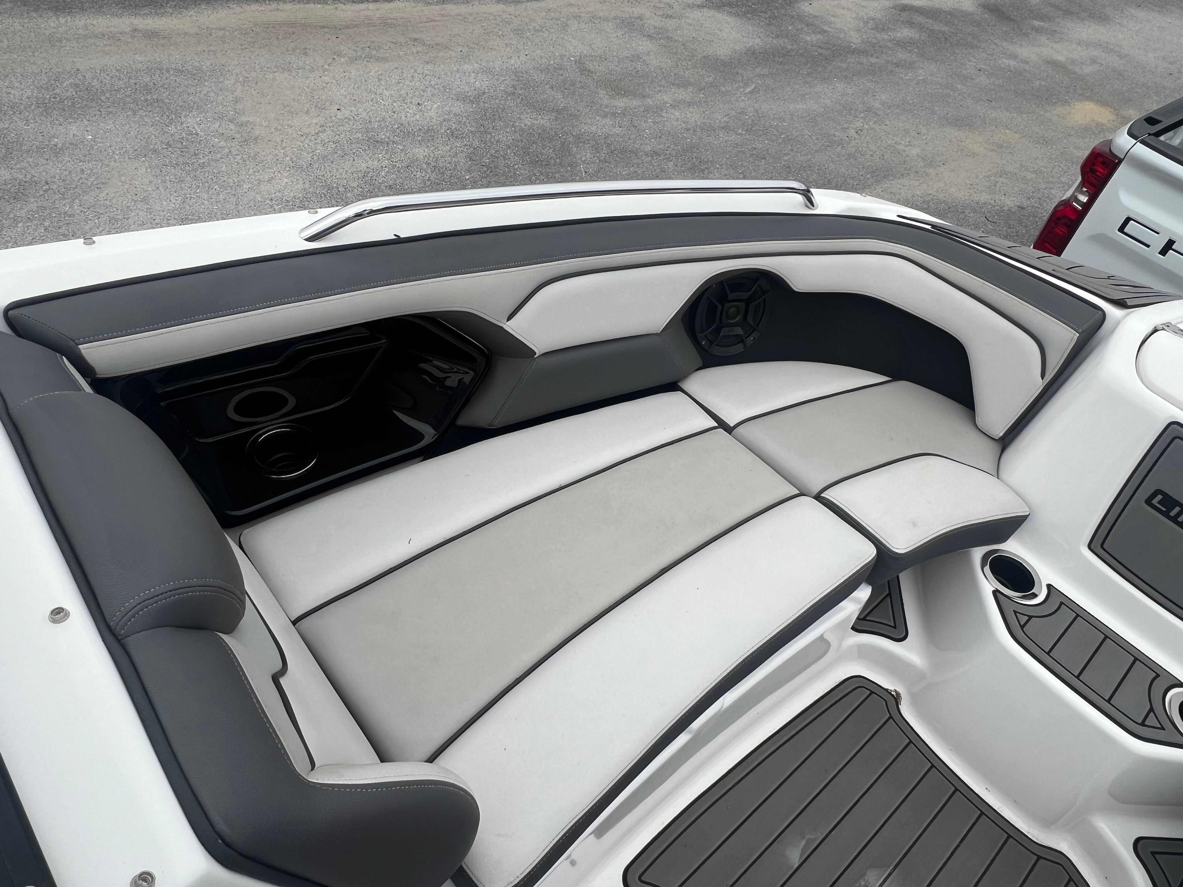 2019 Yamaha Boats 212 Limited S - 17