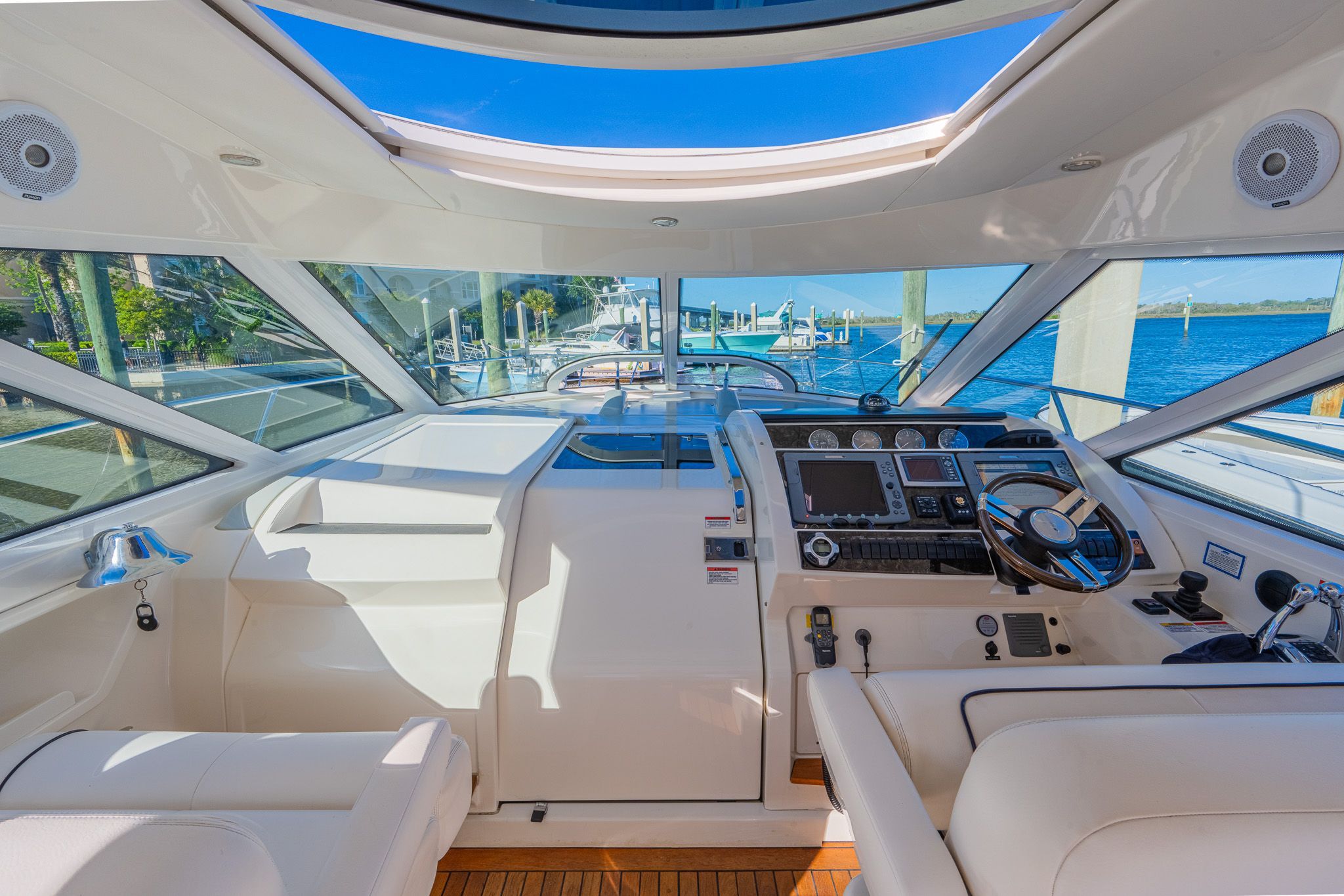 2010 Sea Ray 450 Sundancer - 6