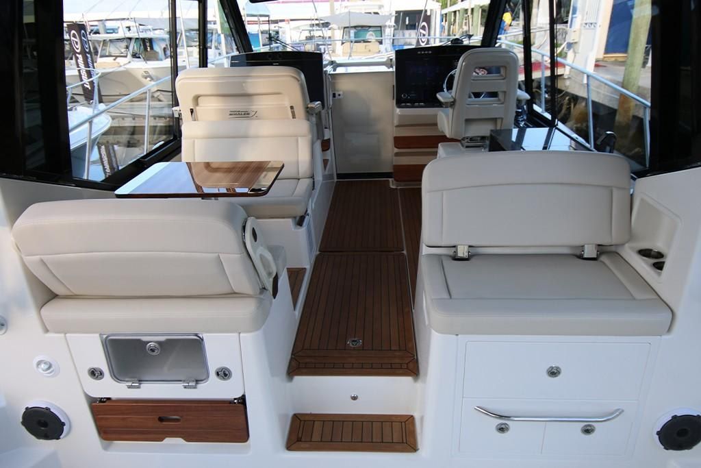 2023-Boston-Whaler-405-Conquest-MarineMax