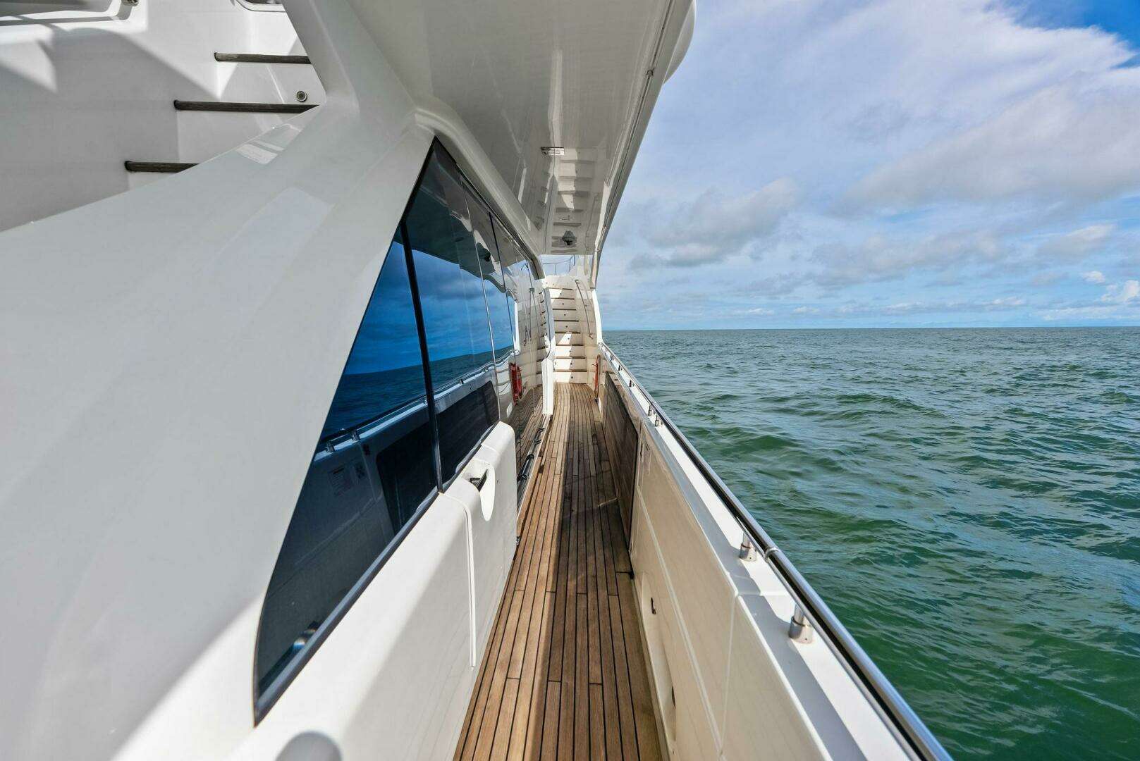 2014 Custom Line 100 - Image 31