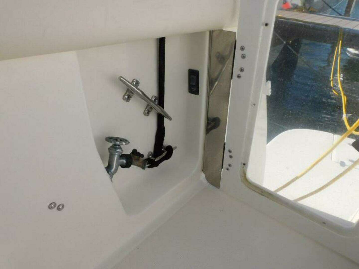 1995 Tiara Yachts 3500 Express - Image 13