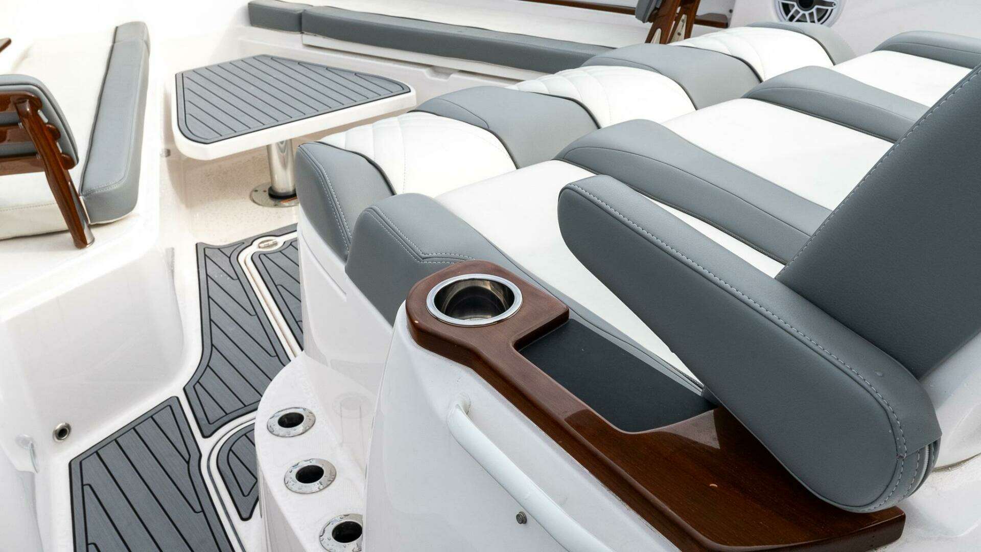 2023 Everglades 455 Center Console - Image 41