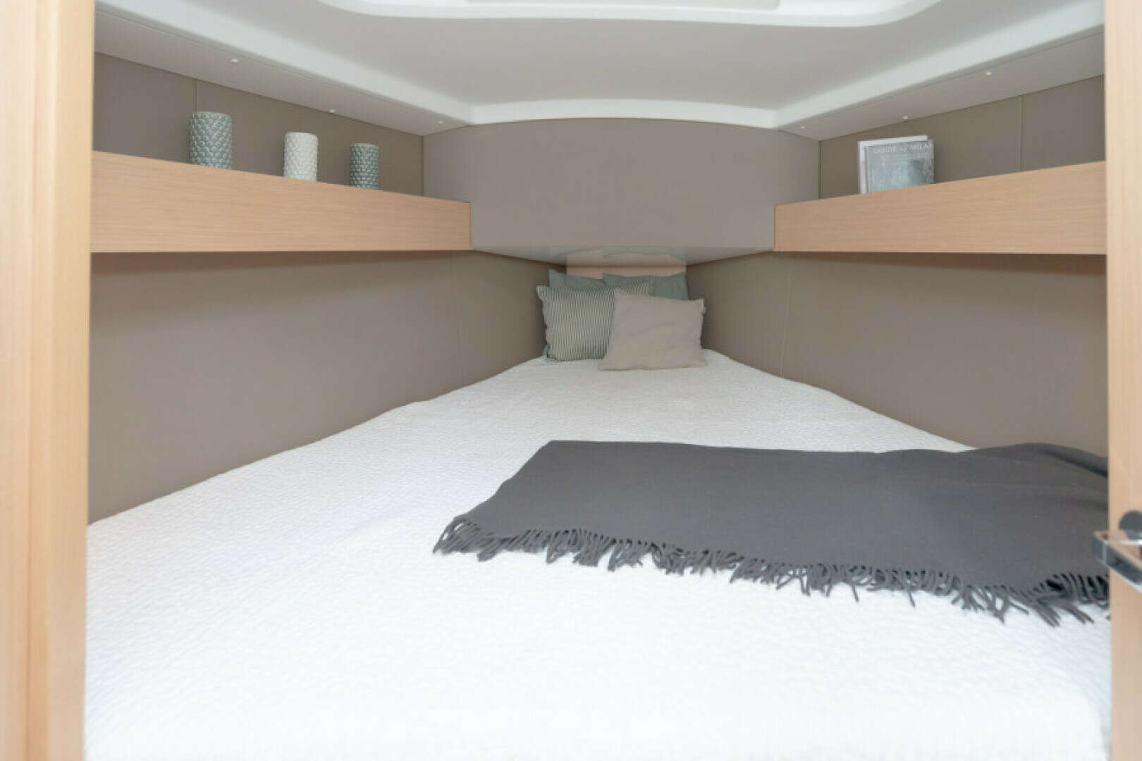 2026 Beneteau Oceanis 30.1 Swing Keel - Image 20