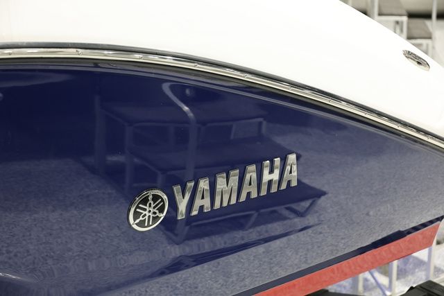 2026 Yamaha Boats 222 SE BOTH COLORS AVAILABLE - 3