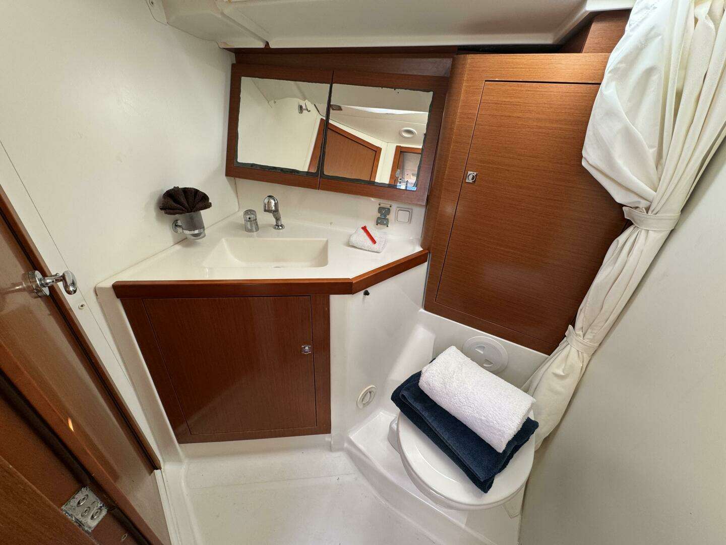 2016 Beneteau Oceanis 45 - Image 53
