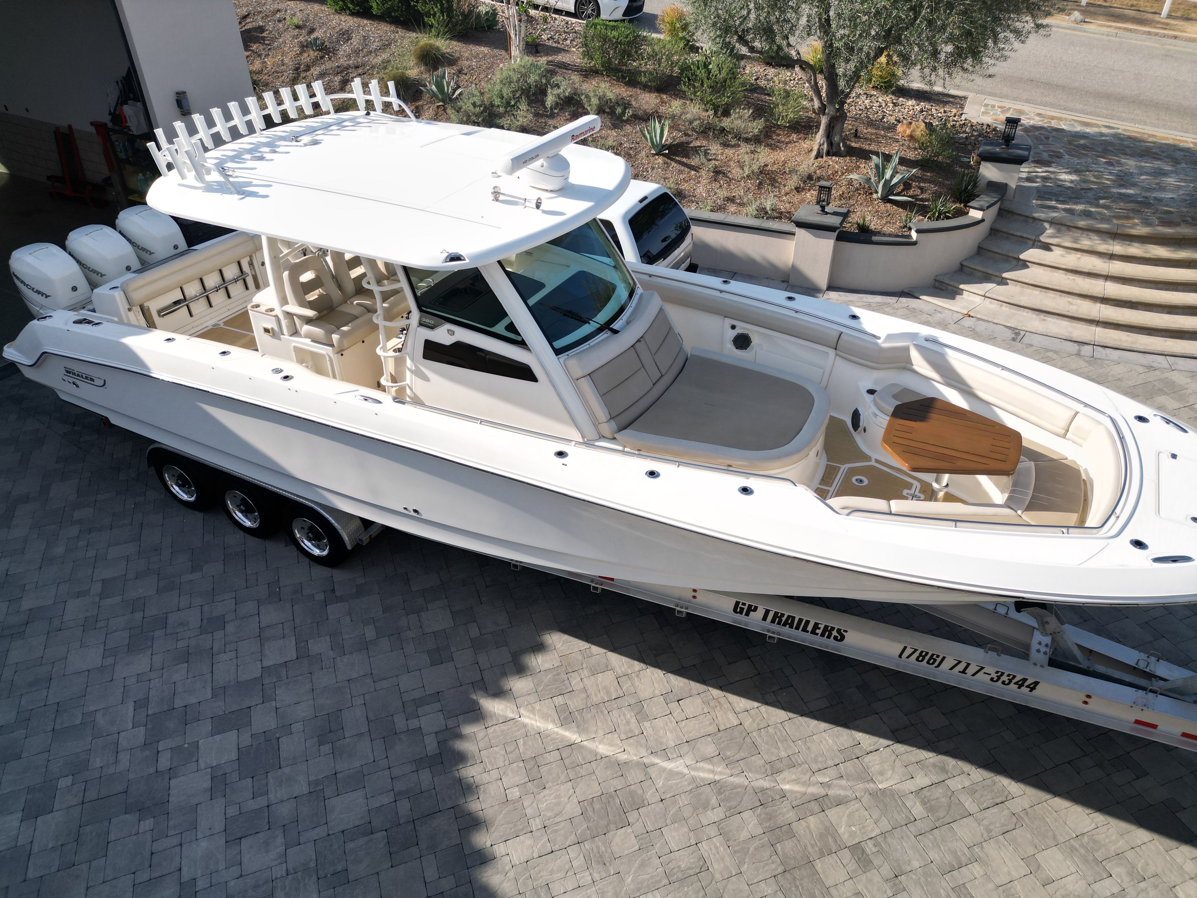 2018 Boston Whaler 380 Outrage - 12