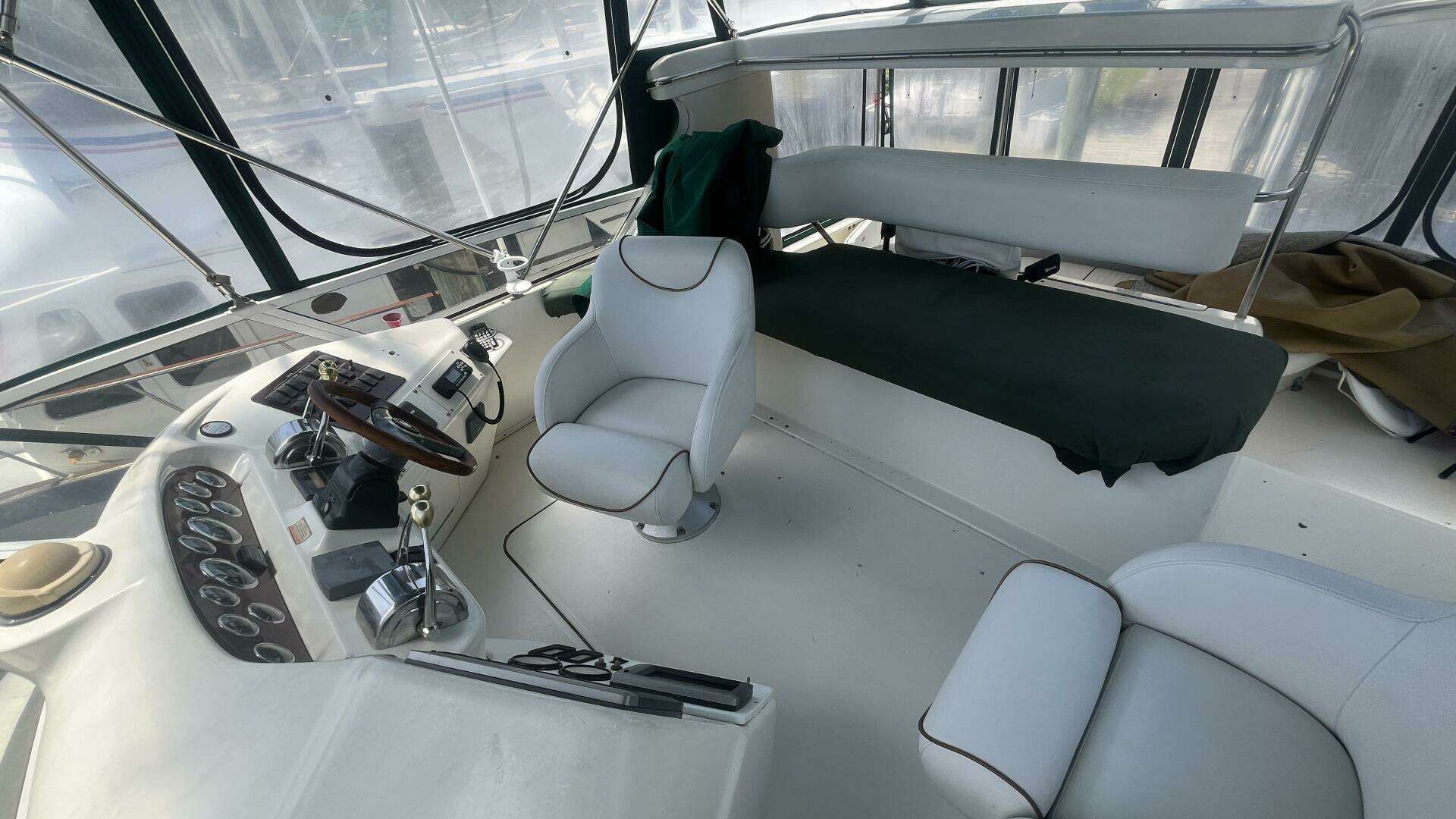 2000 Sea Ray 380 Aft Cabin - 16