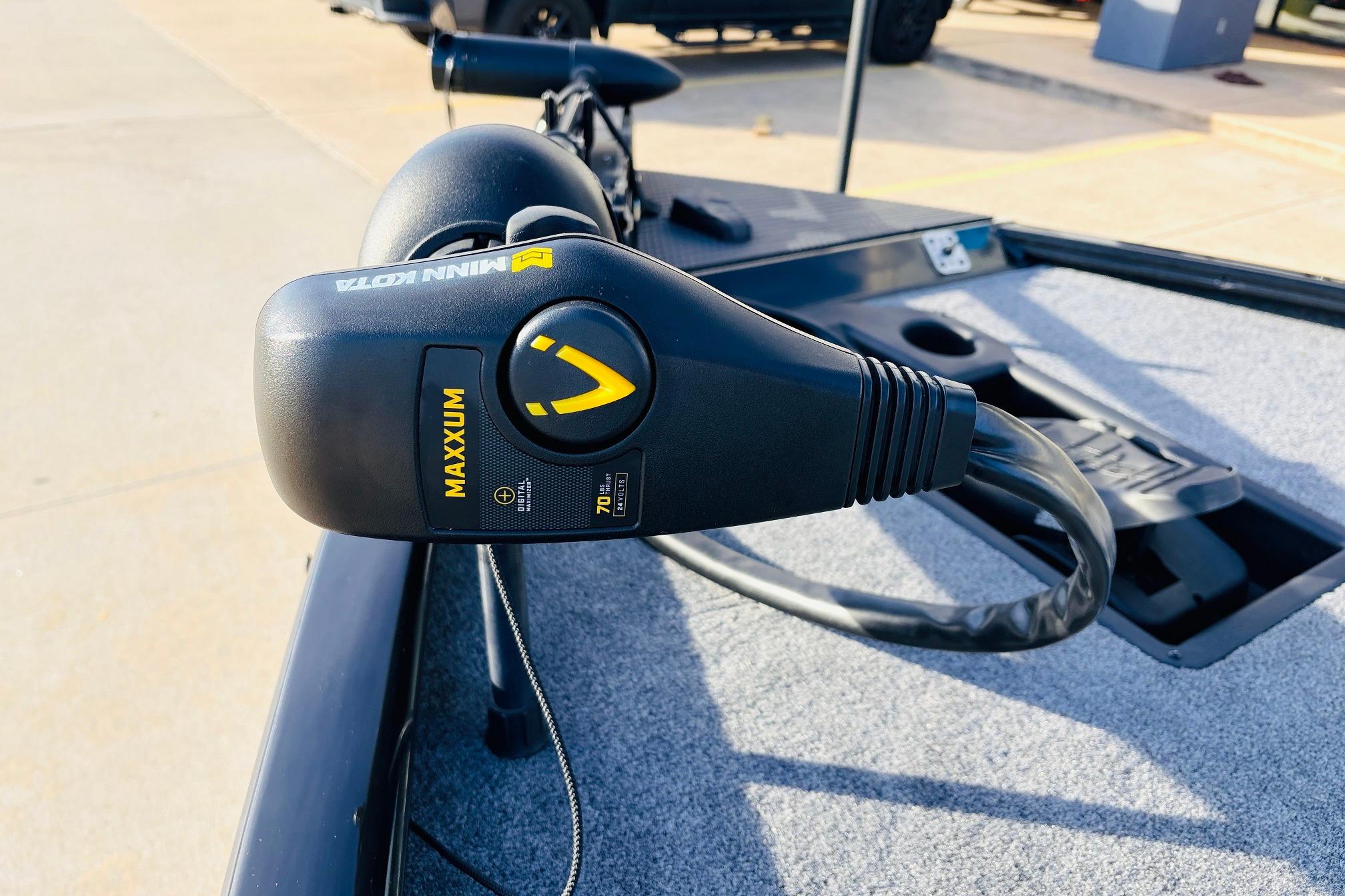 Minn Kota Maxxum trolling motor on 2025 Tracker Savage 215 boat deck.