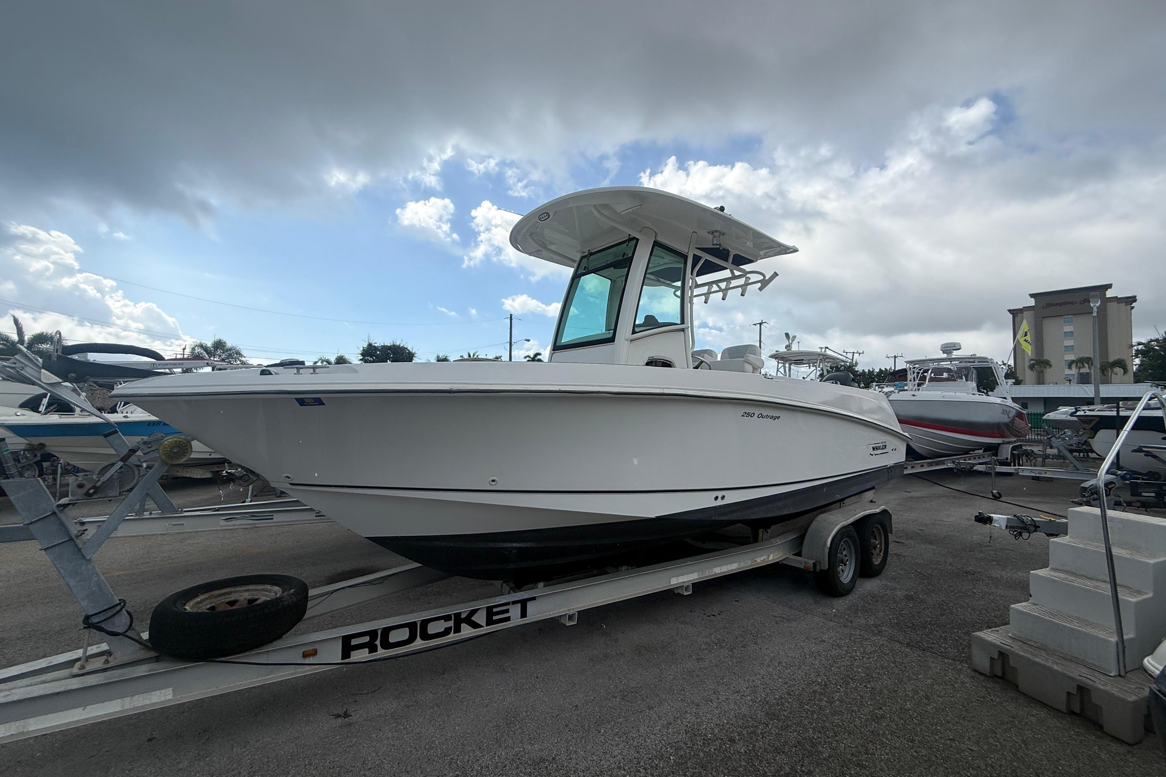 2014 Boston Whaler 250 Outrage