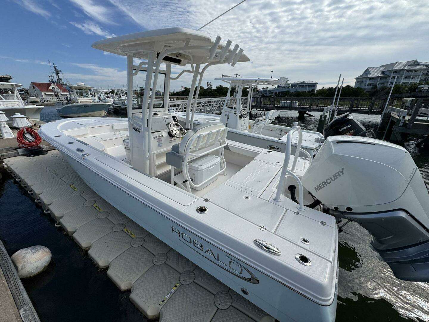 2021 Robalo 246 Cayman - Image 13