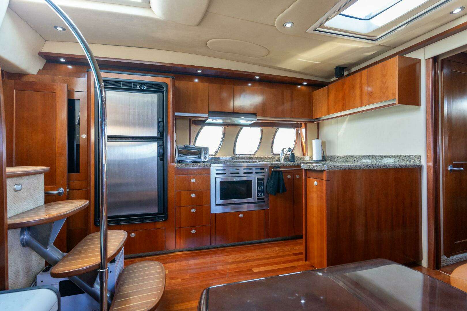 2005 Sea Ray 48 Sundancer - Image 39