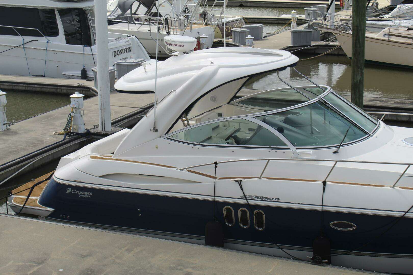 2007 Cruisers Yachts 420 Express - Image 6