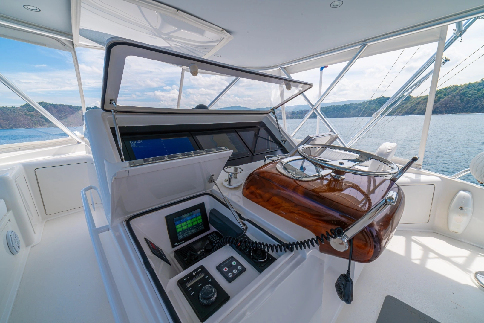 2012 Viking 60 Convertible - Image 11