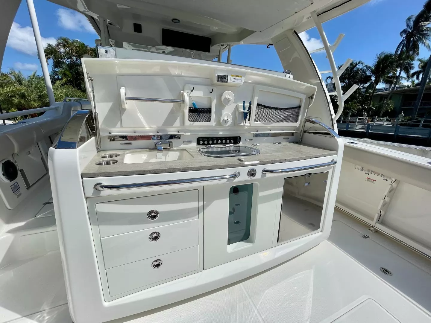 2016 Boston Whaler 420 Outrage - Image 12