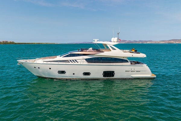 2013 Ferretti Yachts F800