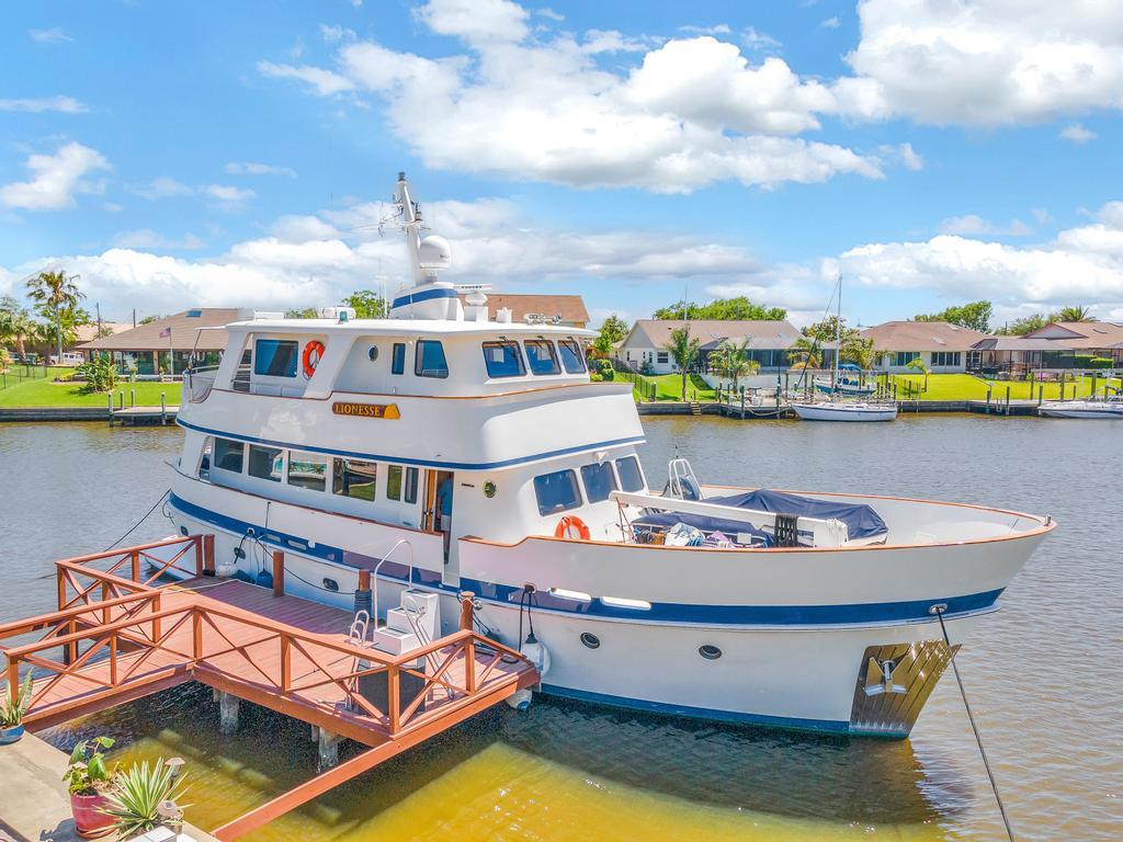 2001 Cheoy Lee Expedition 70