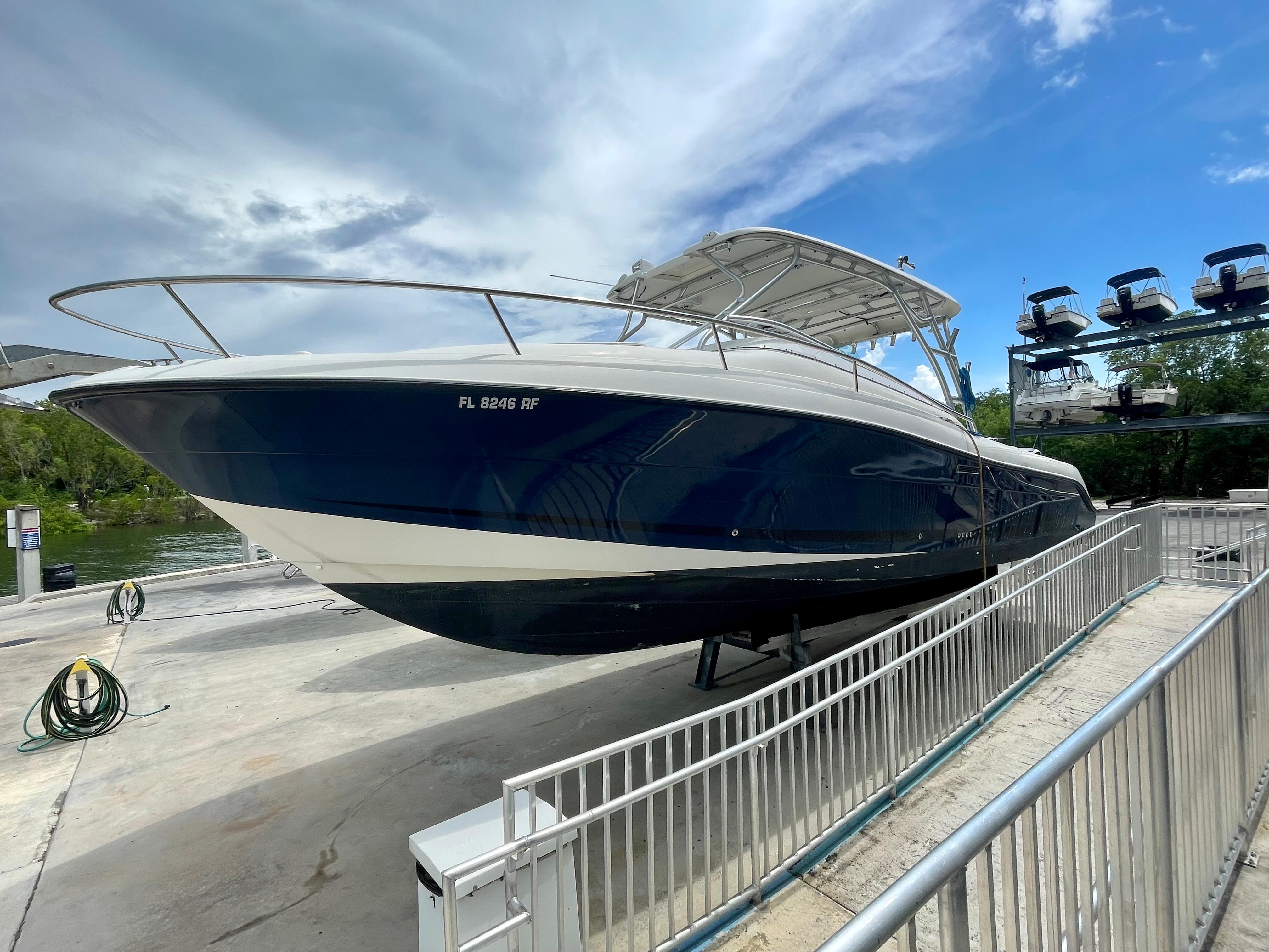 2005 Hydra-Sports Vector 3300 VX
