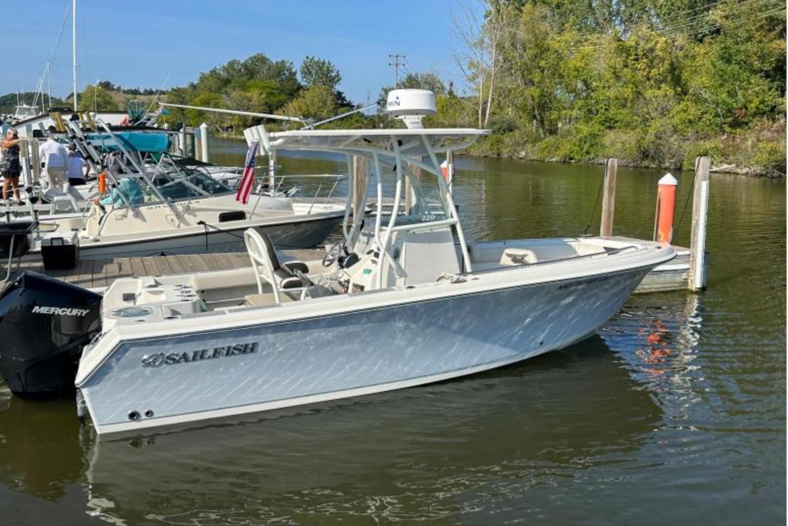 2023 Sailfish 220 CC