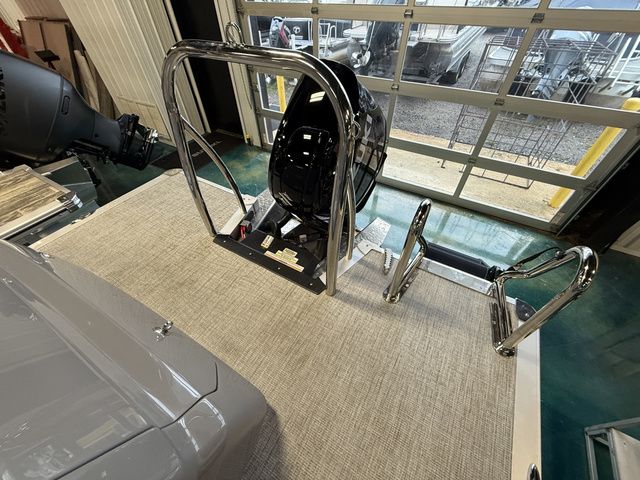 2026 Tahoe Cascade - 2585 Elite Windshield - 15