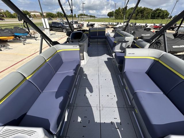 2026 Sea-Doo Switch Cruise Limited™ 21 - 300 hp - Double Bimini - 8