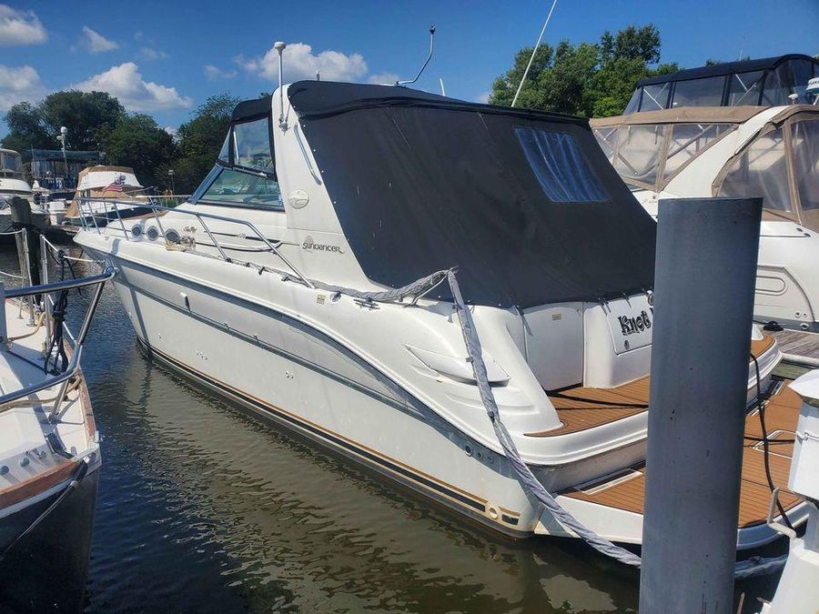 1998 Sea Ray Sundancer 370 yacht docked in marina.