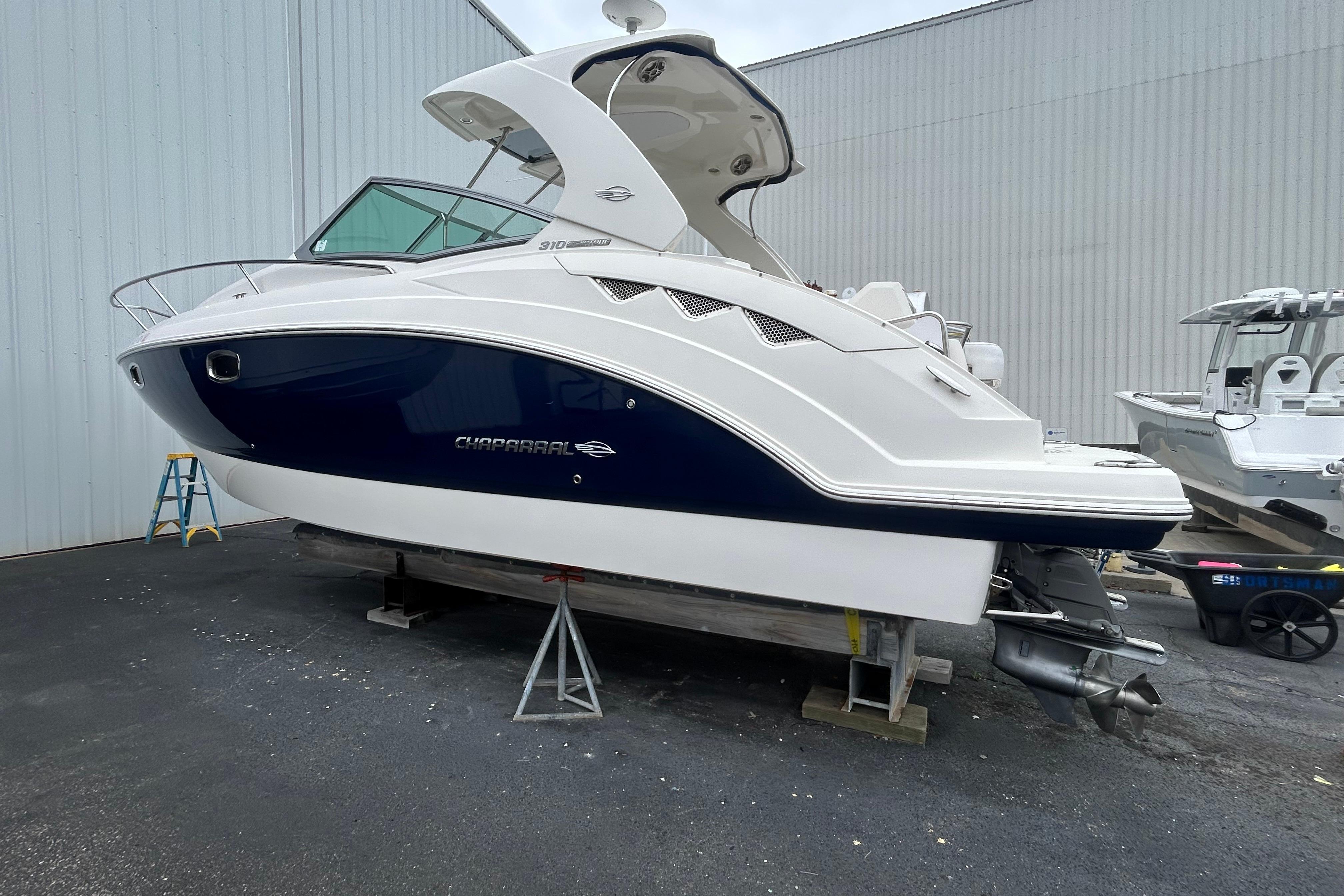 2014 Chaparral 310 Signature