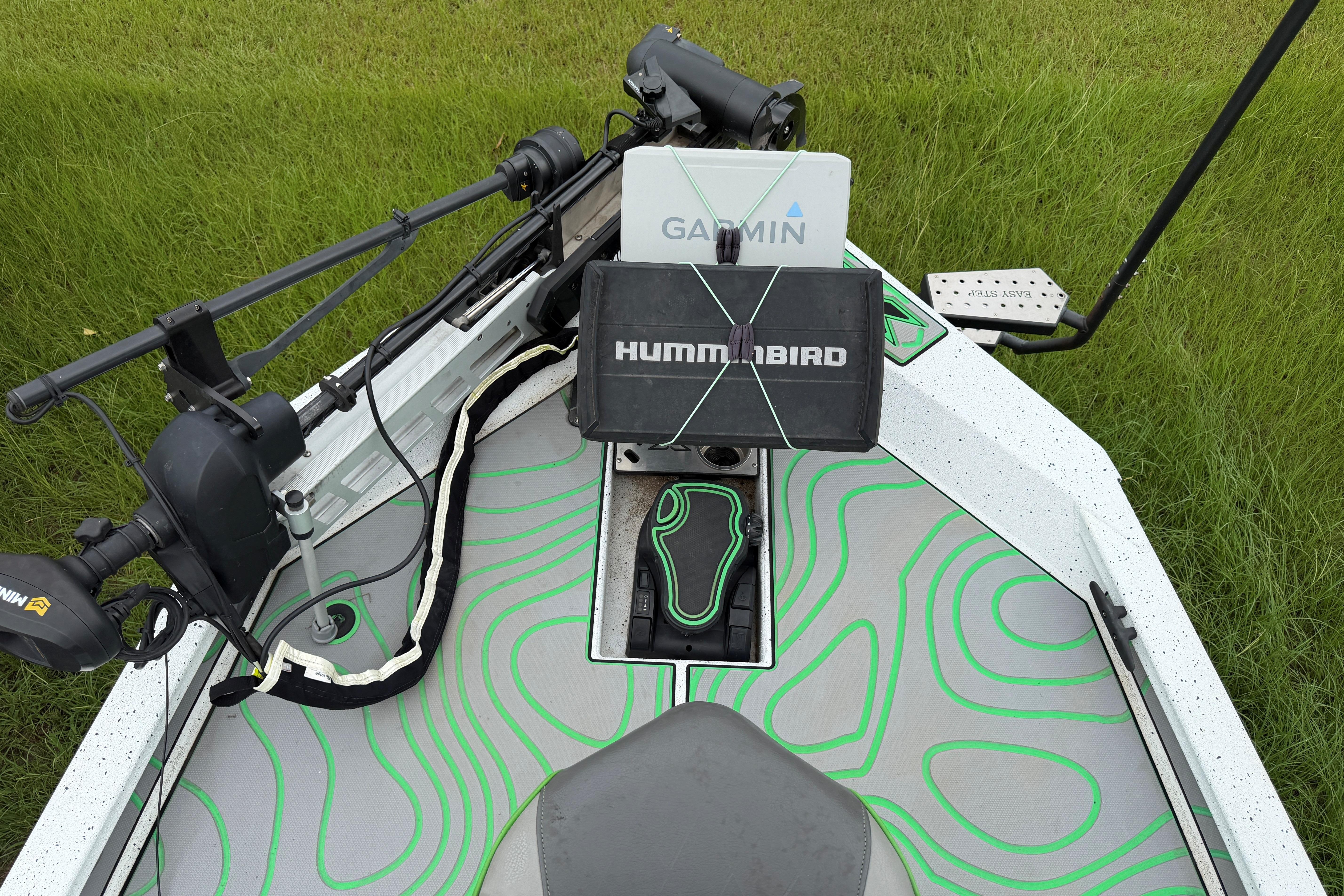 2022 Xpress X21 Pro boat deck with Garmin and Humminbird electronics.