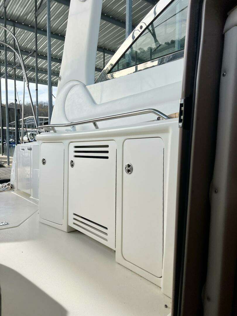2001 Sea Ray 380 Sundancer - Image 10