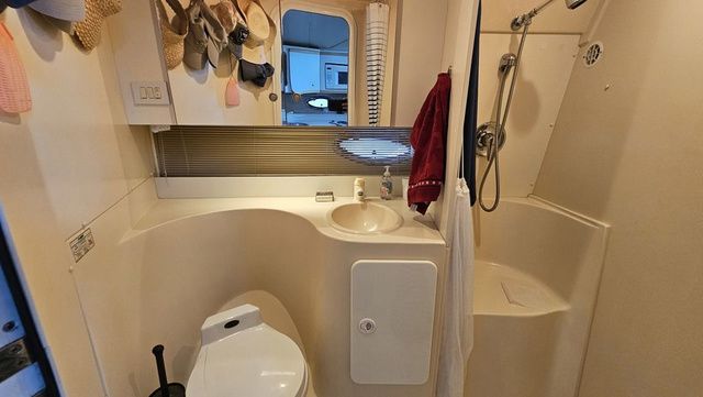 1996 Cruisers Yachts 3570 Esprit - 24