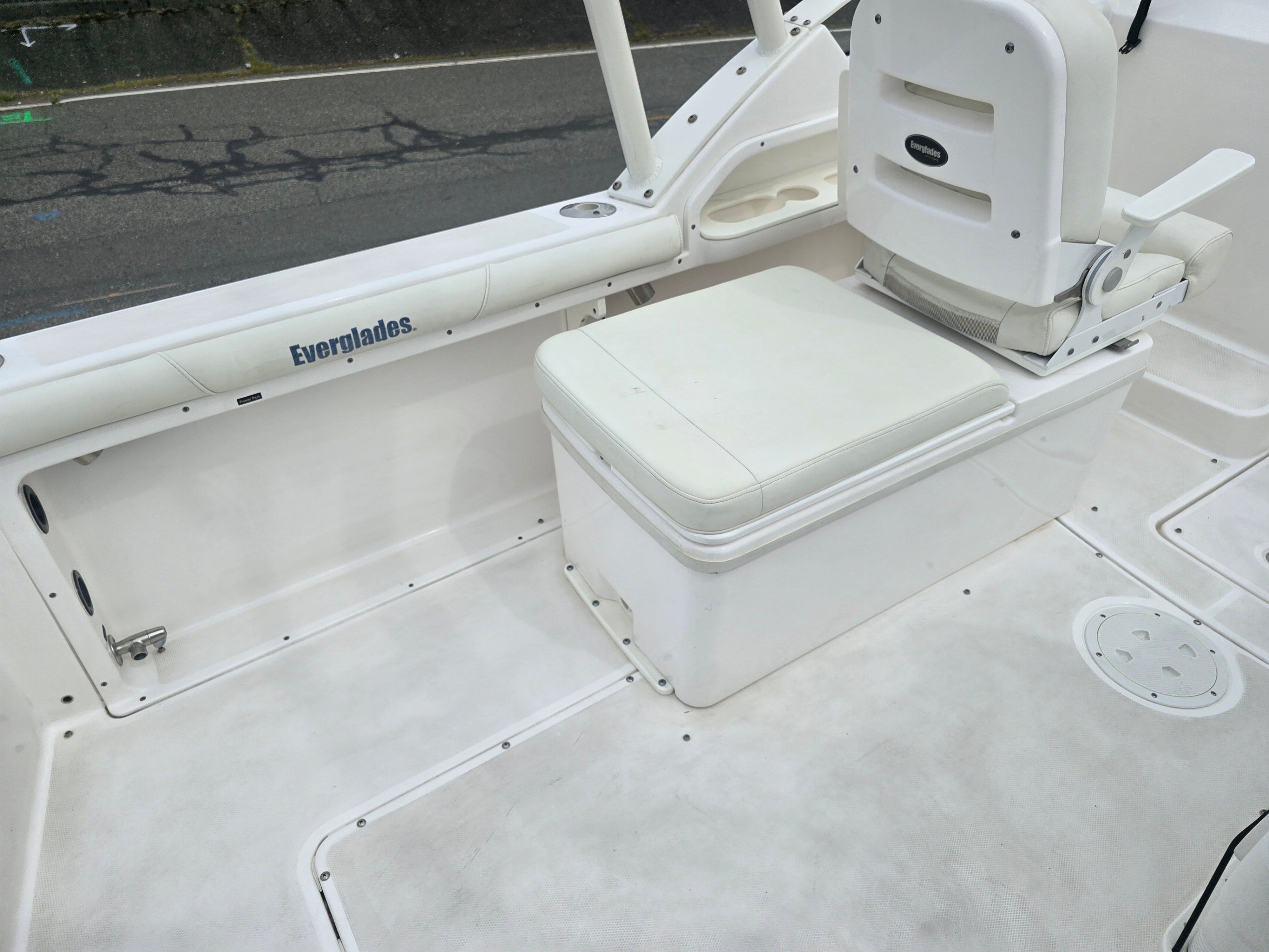 2017 Everglades 230 Dual Console - 53