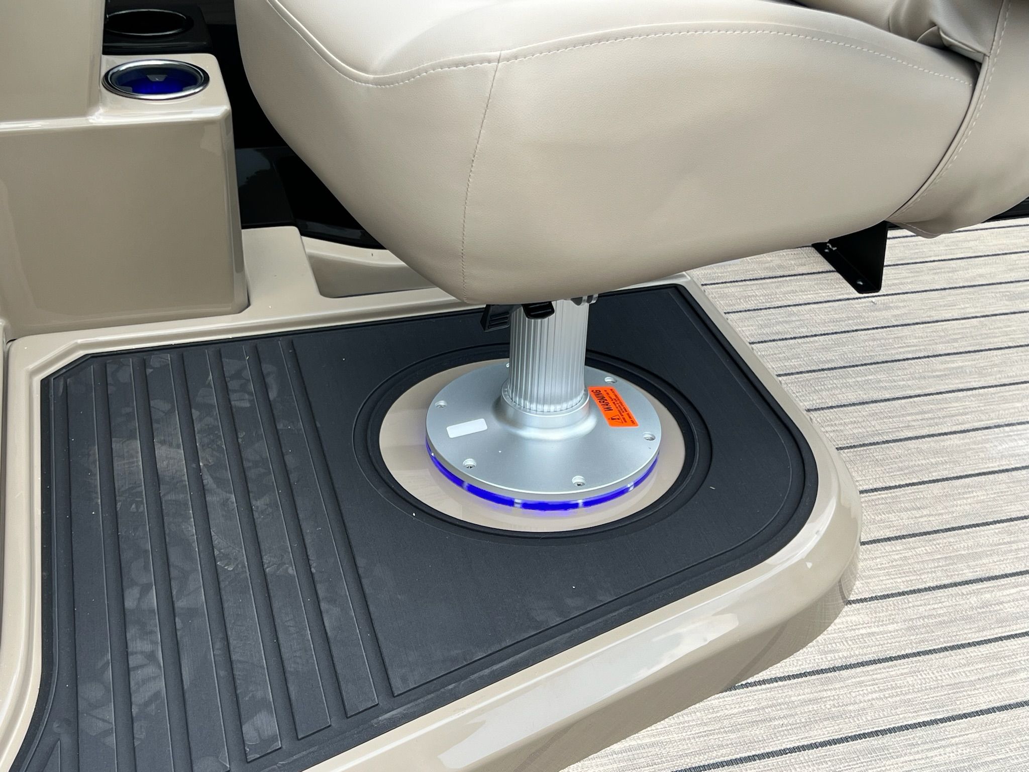 2026 Sylvan Mirage 8520 Cruise - 20