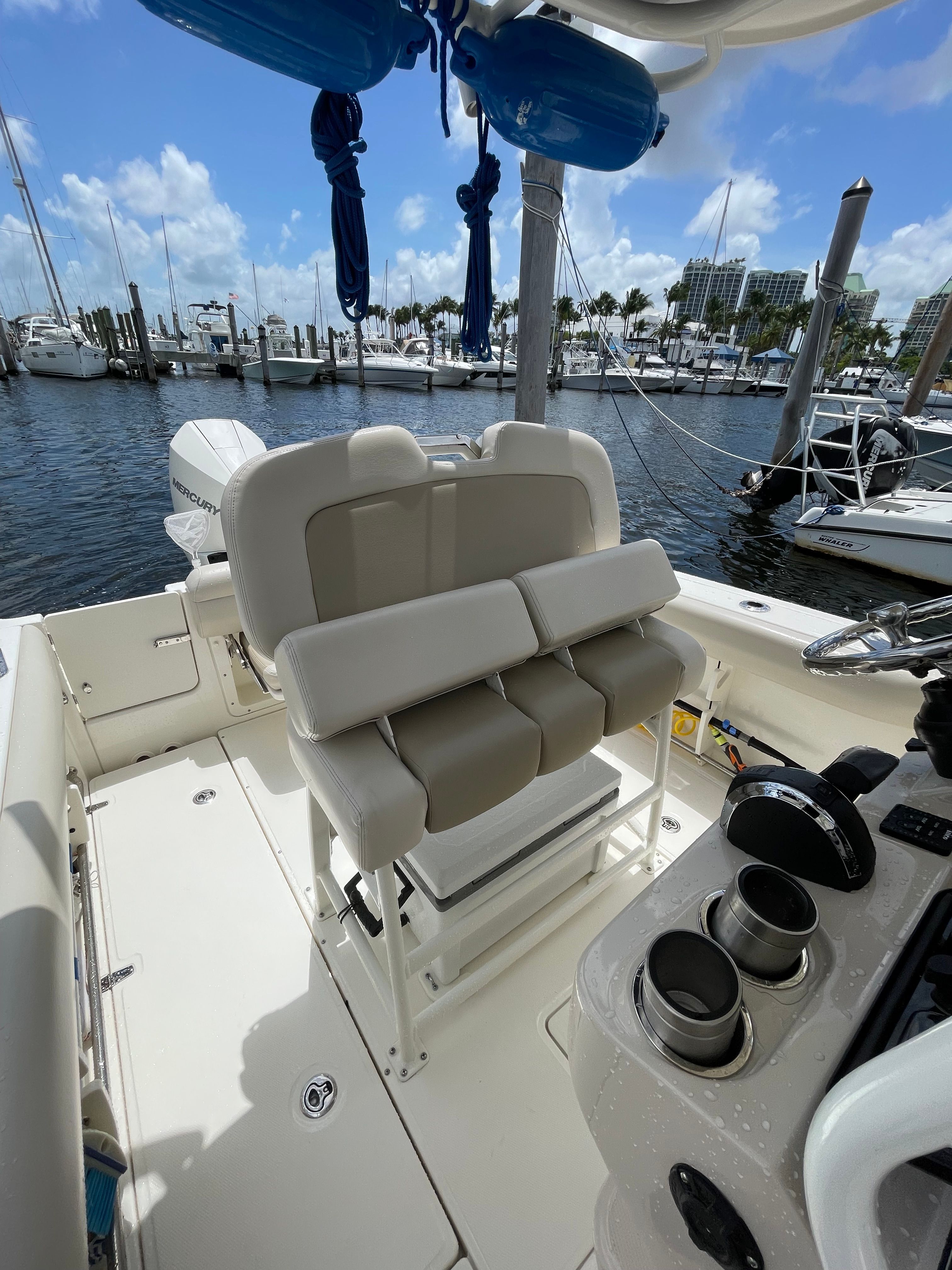 2021 Boston Whaler 230 Outrage - 5