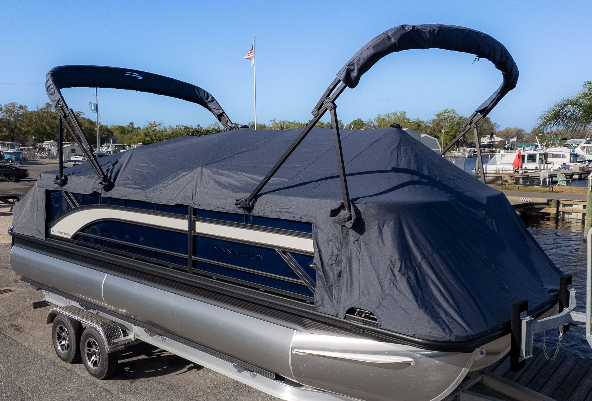 2026 Bennington 22 S STERN RADIUS - 22
