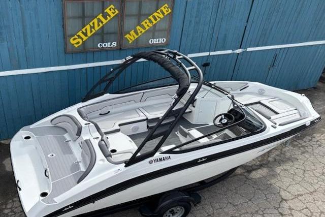 2026 Yamaha AR190 boat at Sizzle Marine, Ohio, displayed outdoors.