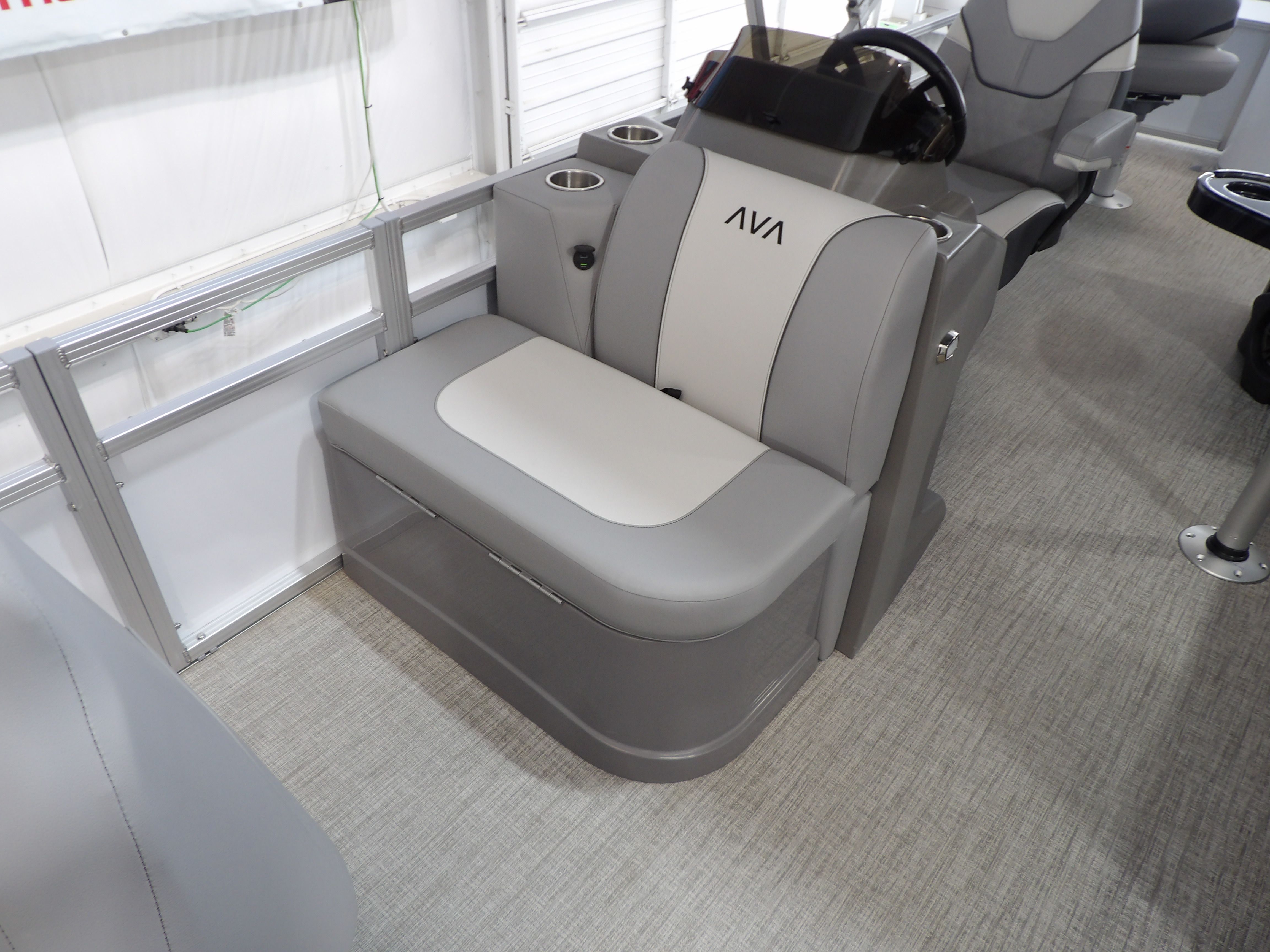 2026 Avalon Venture 85 Rear Fish - 21' - 19