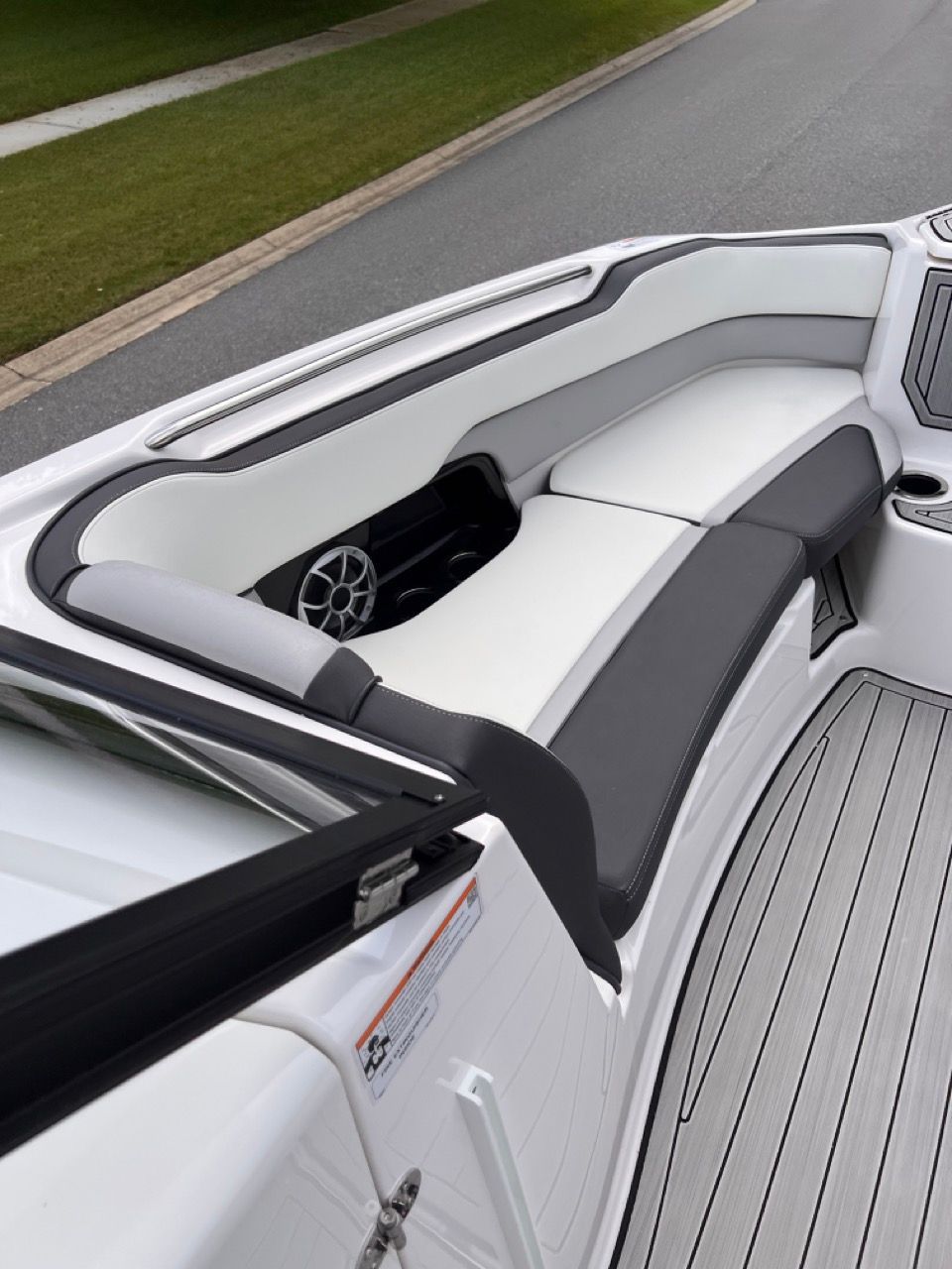 2023 Yamaha Boats 252S - 52