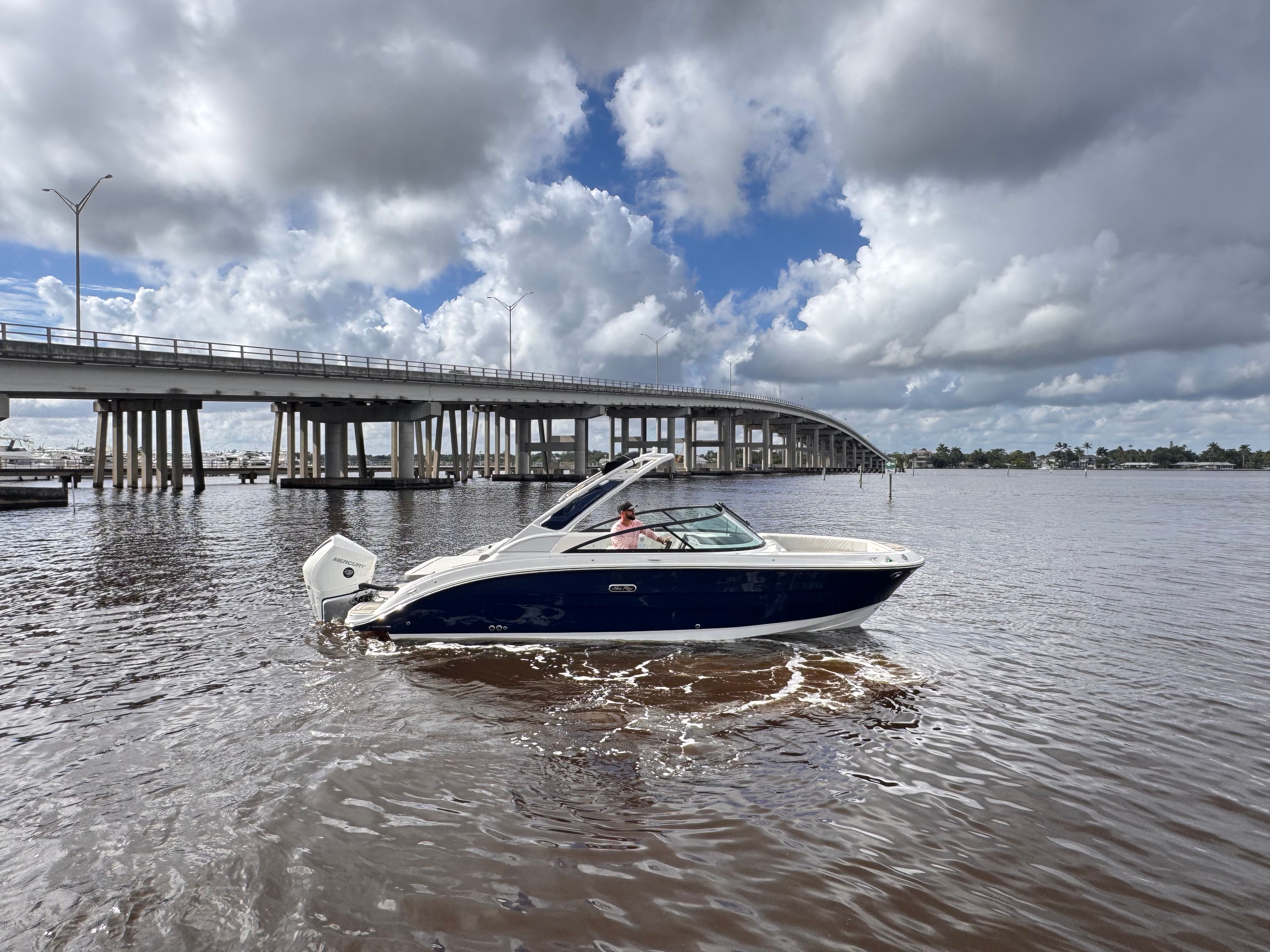 2026 Sea Ray SDX 250 Outboard
