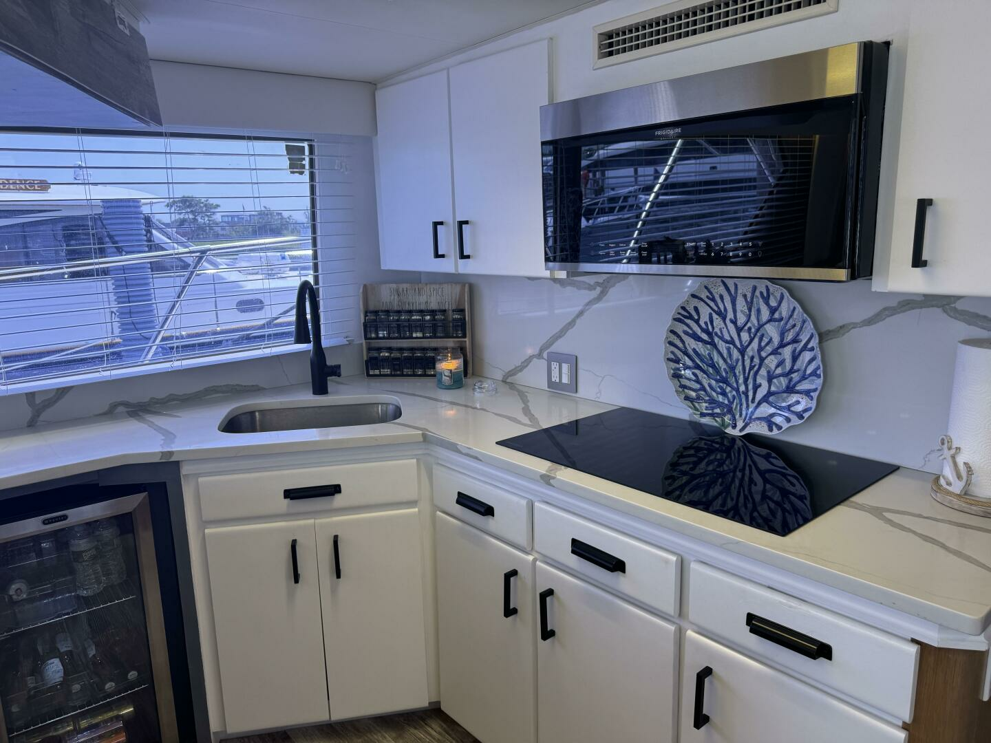 1994 Hatteras 54 Yacht - Image 32