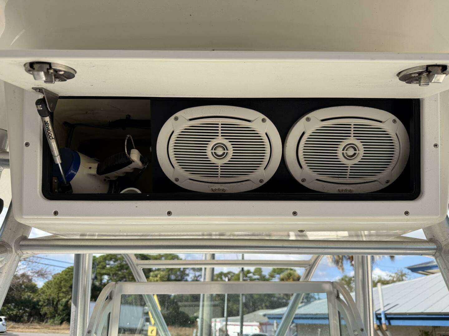 2004 Regulator — - Image 13