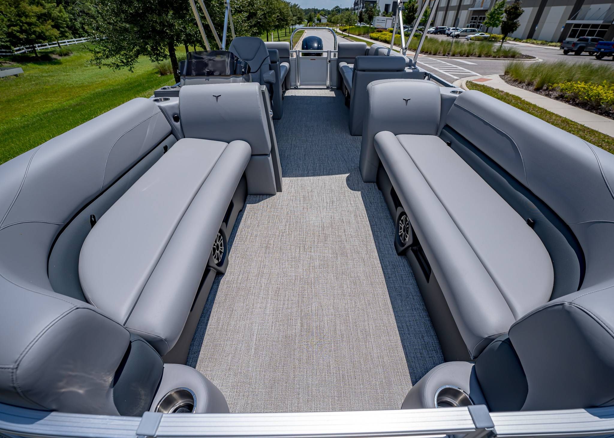 2025 Tahoe Pontoon SLT 23' Quad Lounge - 9